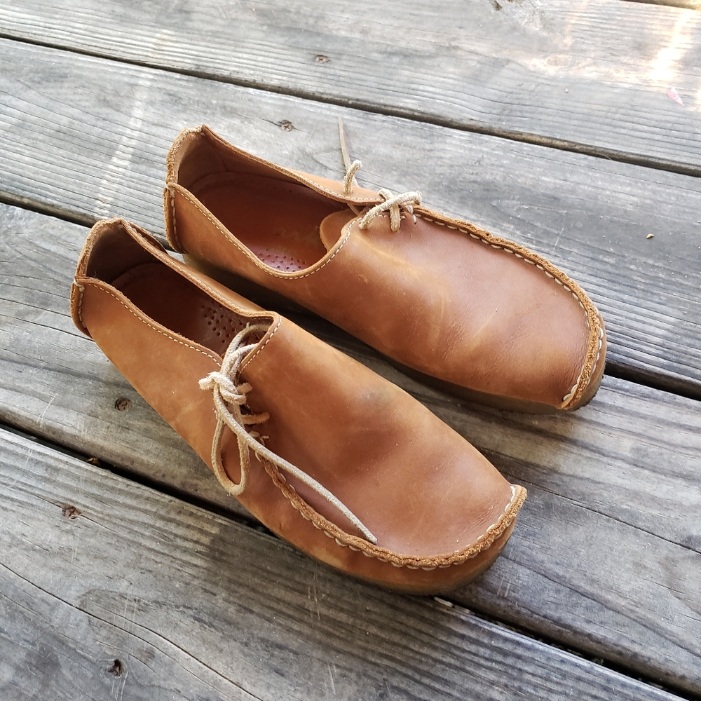 Clarks Women's Tan Leather Lace-Up Flats